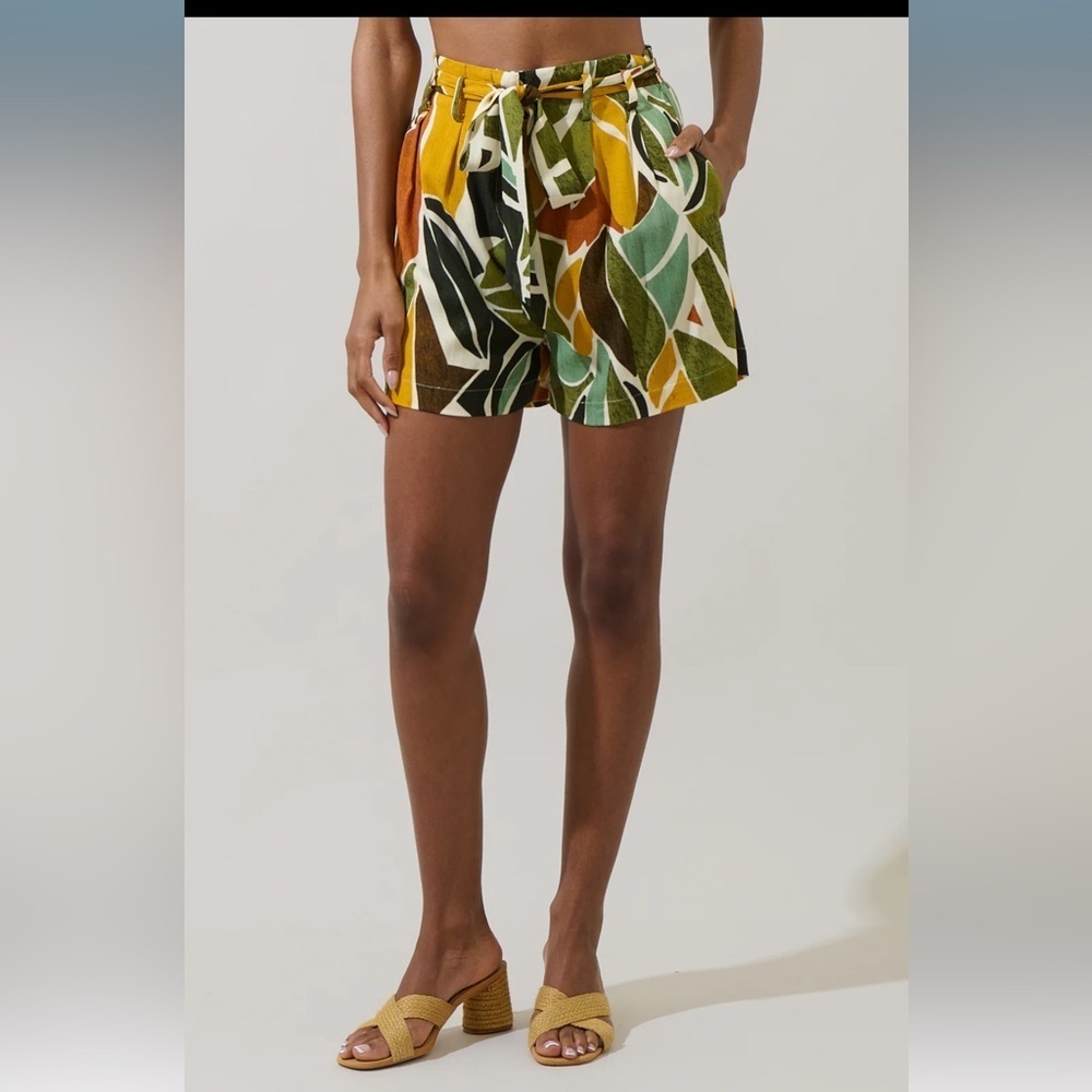 SugarLips Renia Tropical Miley Sleeveless Blouse & Wave High Waisted Shorts Set - Picture 8 of 9